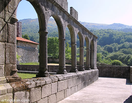 Claustro del Monasterio de Xunqueira de Espada&ntilde;edo