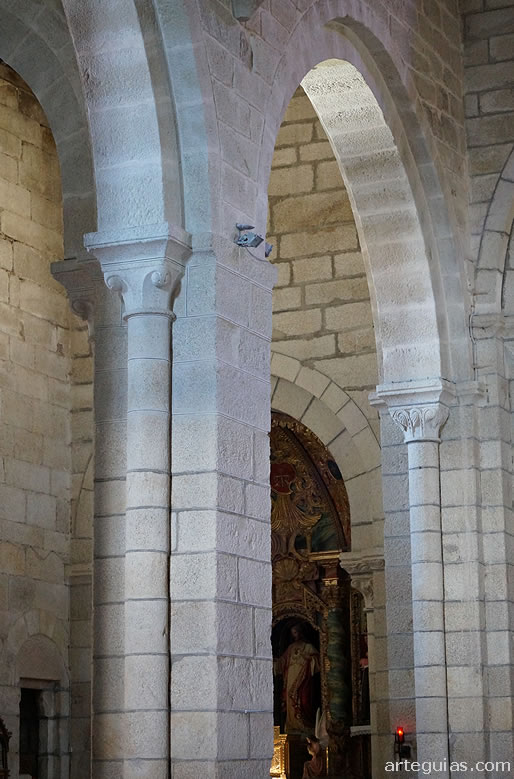 Interior de la iglesia monacal
