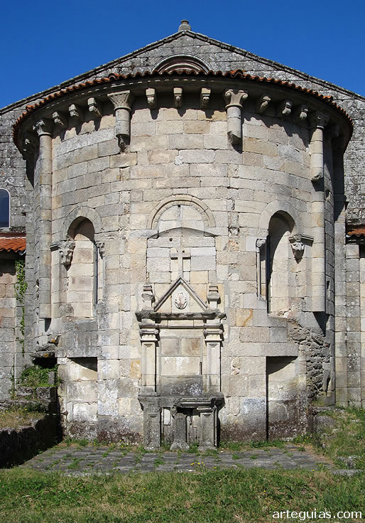 &Aacute;bside central transformado en el siglo XVIII