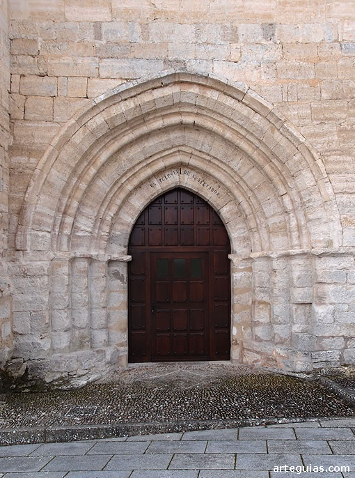 Puerta norte de la iglesia