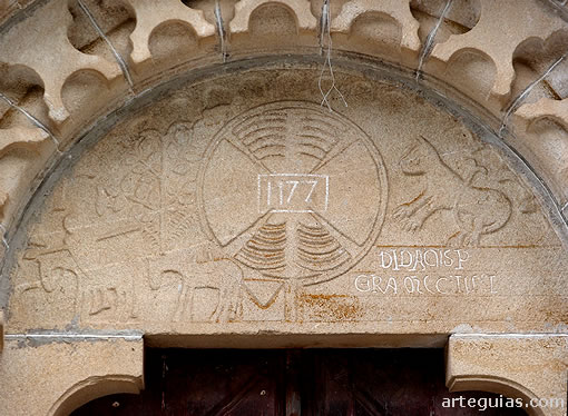 Tímpano de la puerta