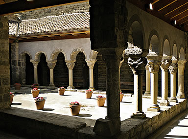 San Pere de Casserres: claustro