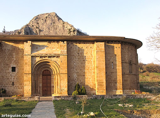 Monasterio de Zamartze: iglesia al atardecer
