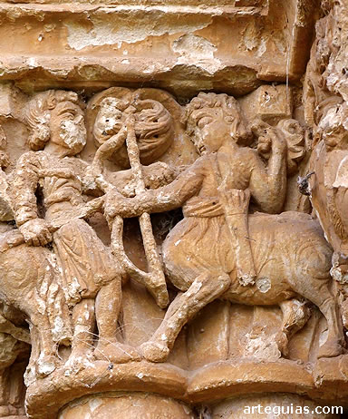 Mocheta de la Puerta de San Pedro:  combate entre un hombre y un centauro