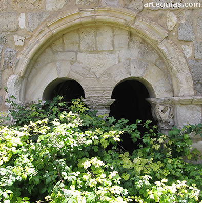 Vano de comunicaci&oacute;n entre la antigua sala capitular y el desaparecido claustro