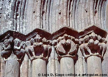 Capiteles de la portada