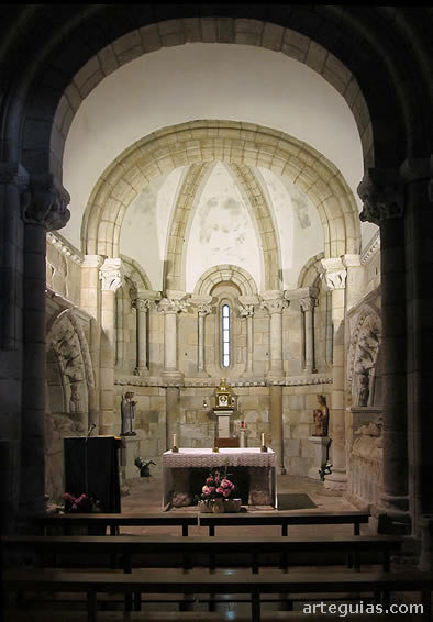 Interior de la cabecera . Ferreira de Pant&oacute;n
