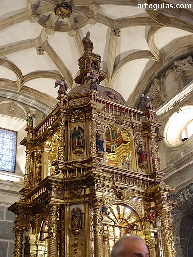 Baldaquino donde se guarda el relicario
