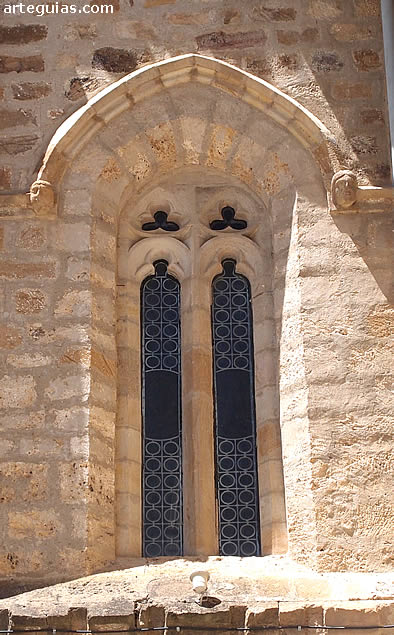 Ventanal g&oacute;tico del &aacute;bside