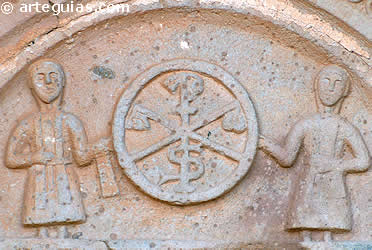 T&iacute;mpano de la portada de la iglesia de Alpanseque