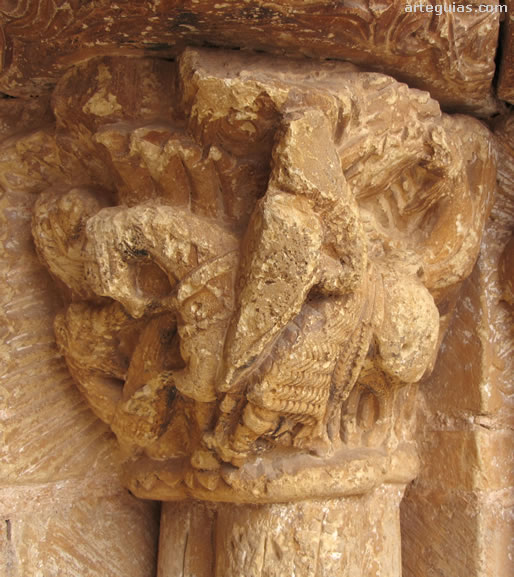 Capitel de la portada