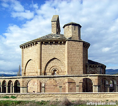 Iglesia de Santa Mar&iacute;a de Eunate, a poca distancia de Olcoz