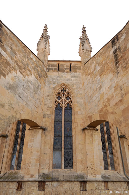 Exterior de la cabecera desde las cubiertas