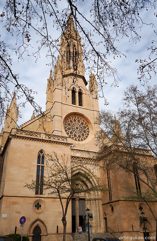 Fachada neogótica de Santa Eulalia