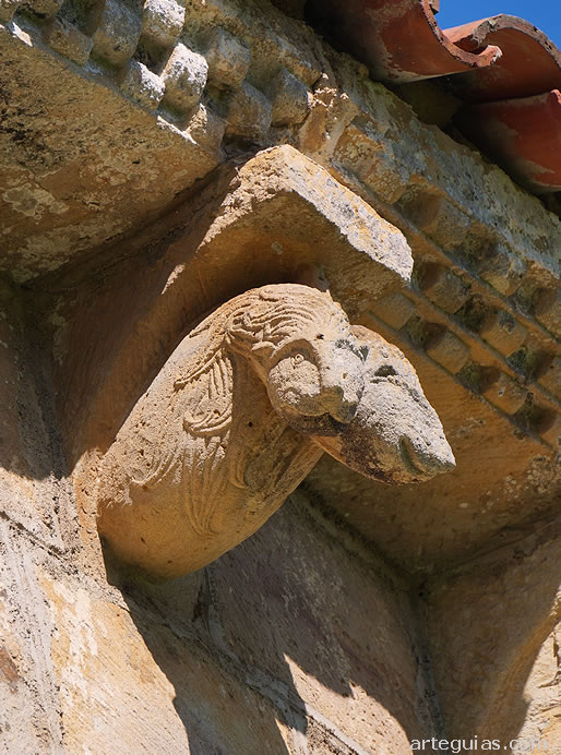 Canecillo con dos cabezas de le&oacute;n unidas