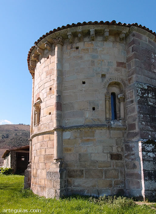 Iglesia de Argomilla: &aacute;bside desde el norte