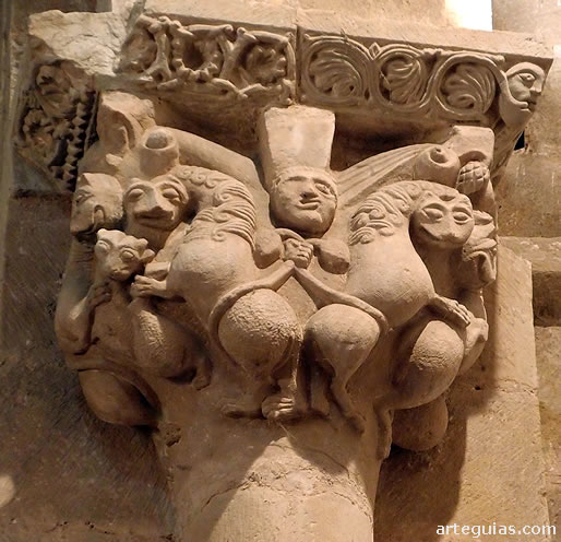 Argomilla de Cay&oacute;n: capitel del arco triunfal