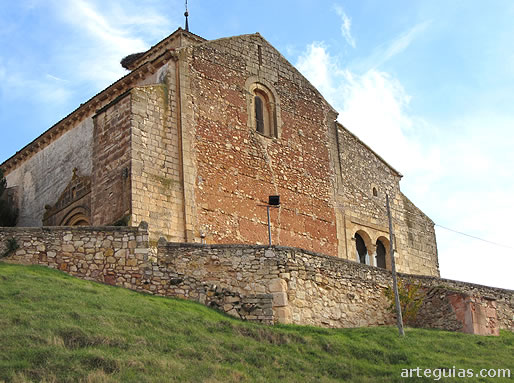 Imafronte de la iglesia rom&aacute;nica de Caballar
