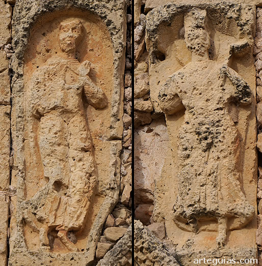 Cabañas de Polendos: relieves humanos en las enjutas de la puerta