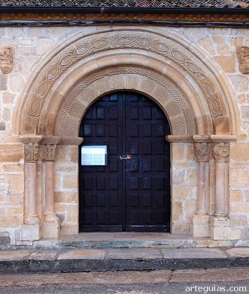 Puerta románica