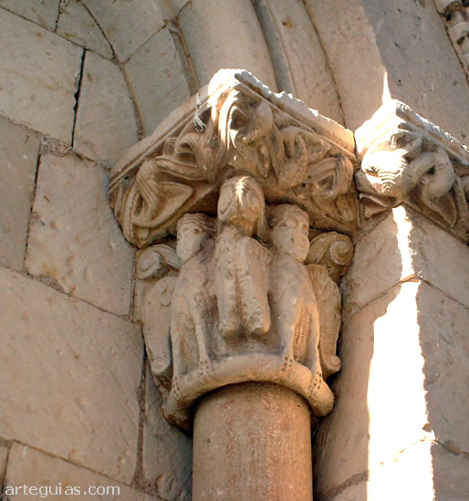 Capitel con sirenas