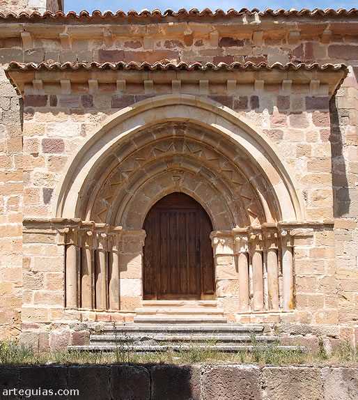 Puerta de la iglesia de Santa Mar&iacute;a la Real de Las Henestrosas de las Quintanillas