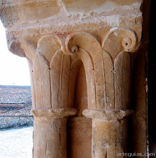 Capiteles del p&oacute;rtico rom&aacute;nico. Jodra del Pinar