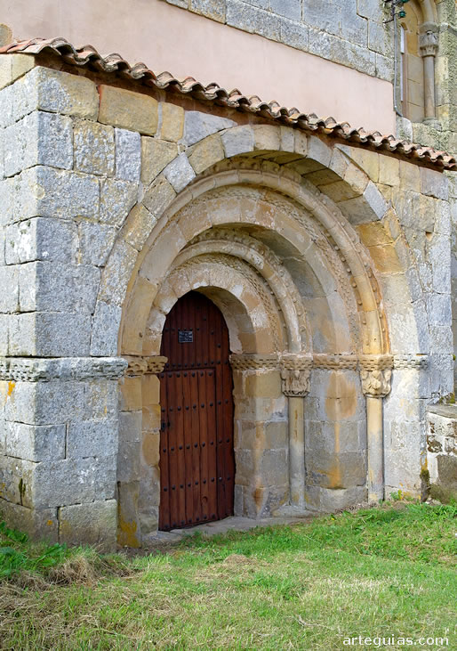 Puerta románica septentrional