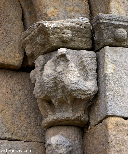 Capitel con pájaros