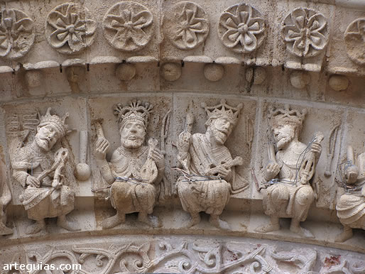 Arquivolta con reyes m&uacute;sicos (Ancianos del Apocalipsis)