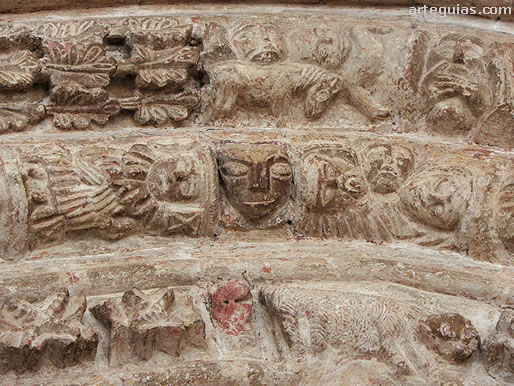 Relieves vegetales, zoomorfos y humanos