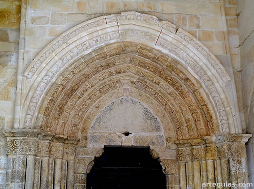 Portada de la iglesia de Pe&ntilde;acerrada, &Aacute;lava