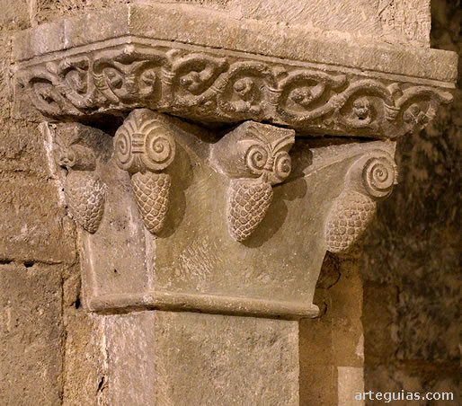 Capitel de una pilastra del &aacute;bside