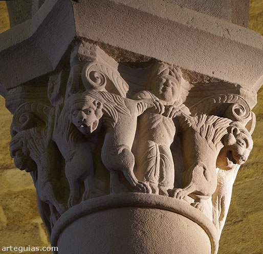 Capitel del ed&iacute;culo interior