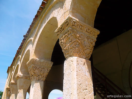 Lagunos conjunto de columnas geminadas han sido reemplazadas por pilares