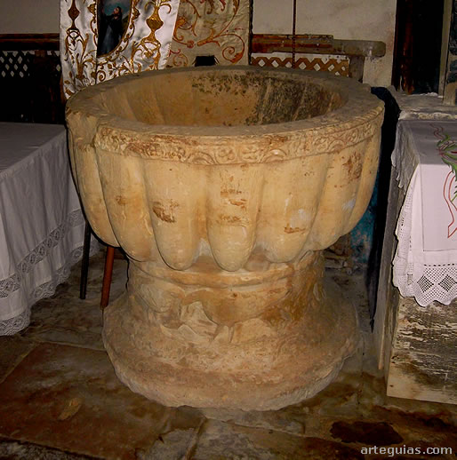 Pila bautismal rom&aacute;nica