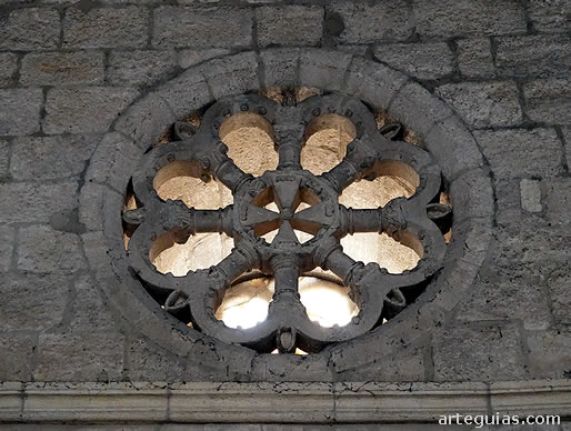 El roset&oacute;n en el muro interior