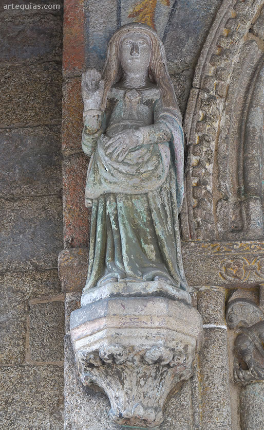 Estatua de piedra de la Virgen de la O o de la Buena Esperanza