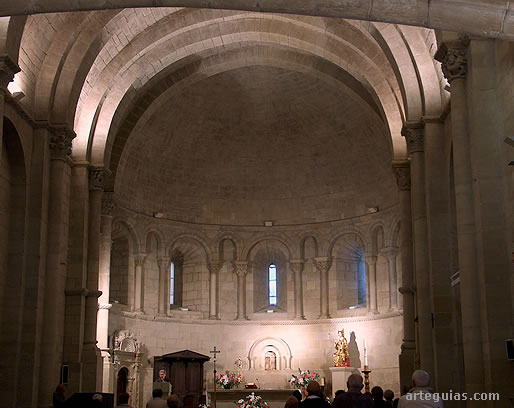 Interior de la iglesia de Santa Mar&iacute;a de Uncastillo