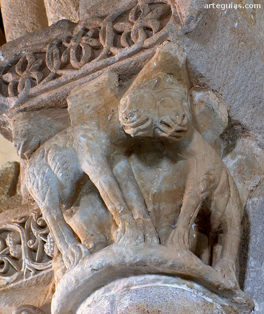 Capitel con leones