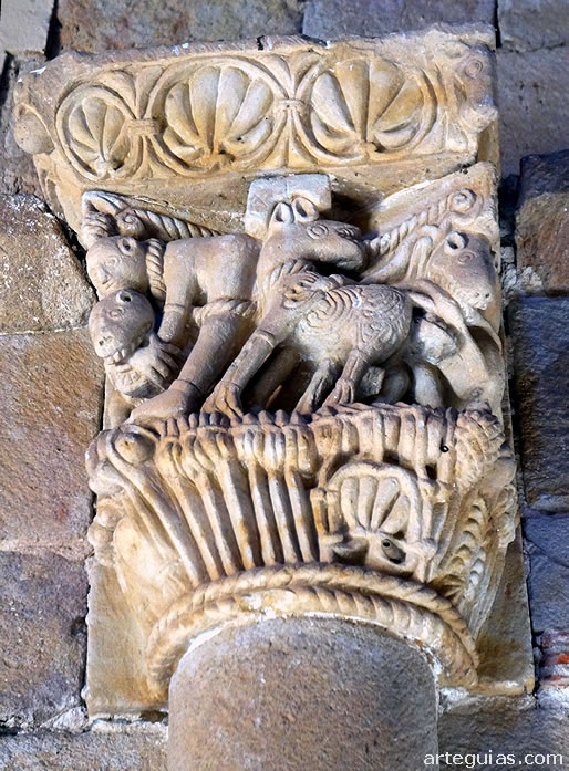 Capitel interior