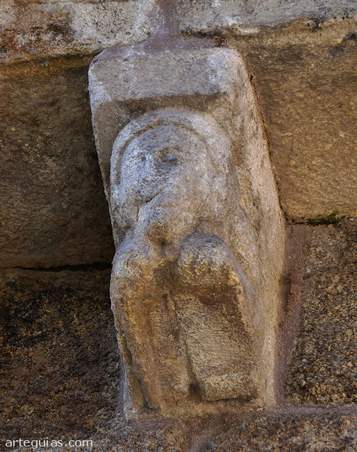 Canecillo de la cabecera