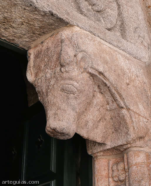 Mocheta con cabeza de b&oacute;vido