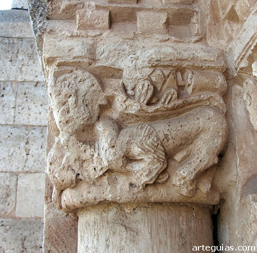 Capitel con leones