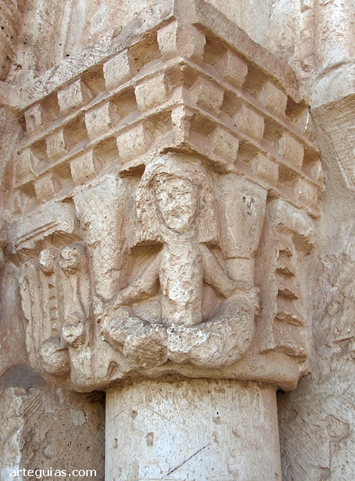 Capitel con sirenas-ave