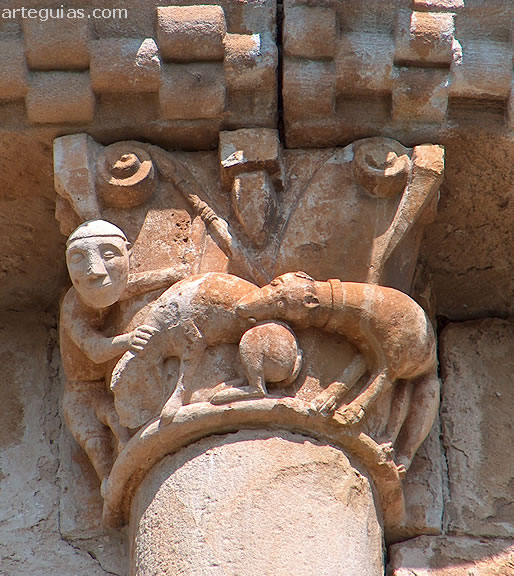 Capitel de la iglesia de Tabliega con un lance cinegético