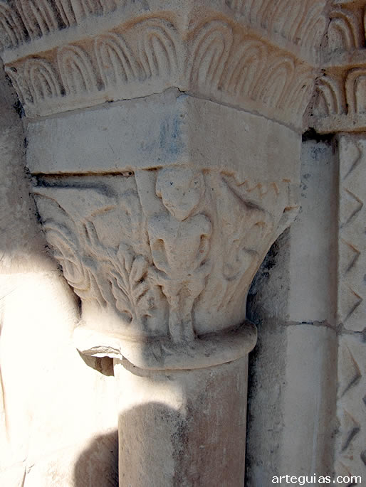 Capitel de la portada