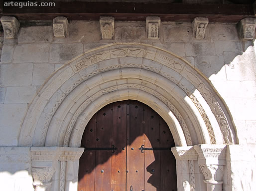 Puerta rom&aacute;nica de la iglesia de Torresmenudas, Salamanca