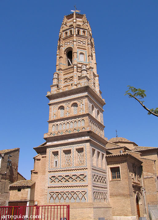 La torre campanario mudéjar es lo más importante de la iglesia de Utebo