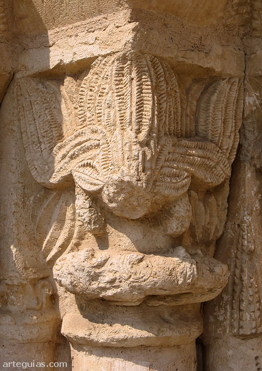 Capitel de la puerta de Ochate